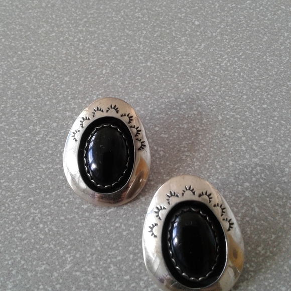 Vintage Native American Navajo Onyx Shadowbox Earrings - Picture 13 of 15